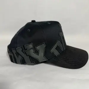 DDaannddyy hats
