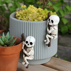 2pcs/set Halloween Skull Planter Hangers Set of 2, Resin Garden Decorations, Spooky Head Planters for Halloween Party Gifts, Outdoor Yard Art