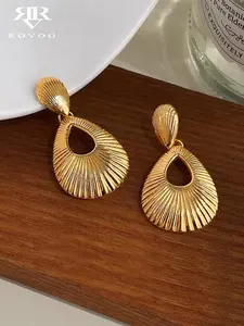 A pair of elegant, personalized, fashionable, geometric and high-end pleated water drop design earrings for women's daily commuting and holiday fashion