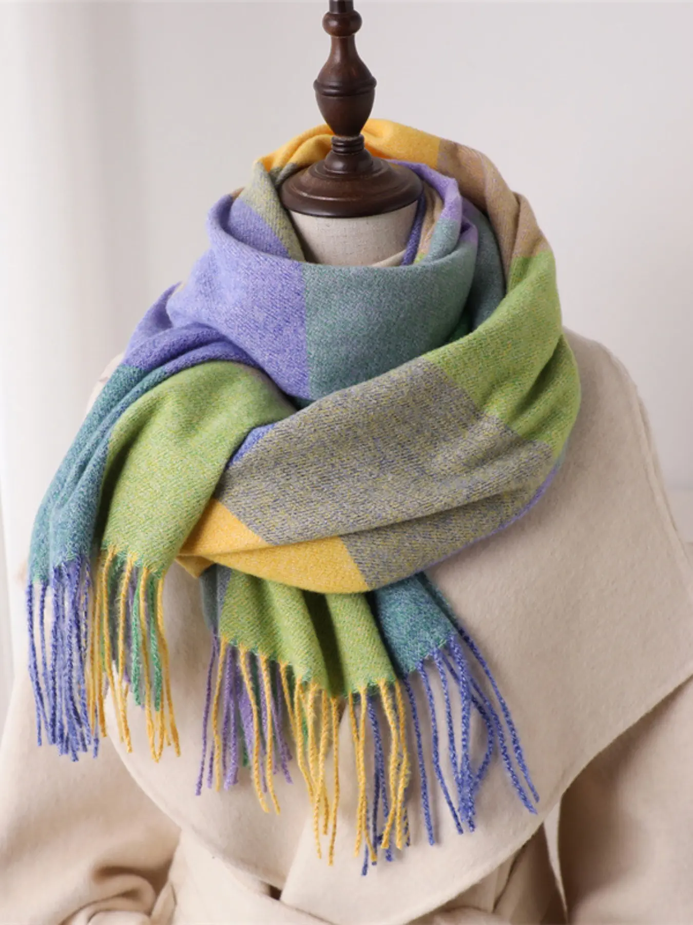 Women's elegant casual winter scarf with tassel detail design colorful plaid shawl 65*200cm autumn and winter new outdoor hijab, literary and fresh dopamine colorful imitation cashmere plaid scarf