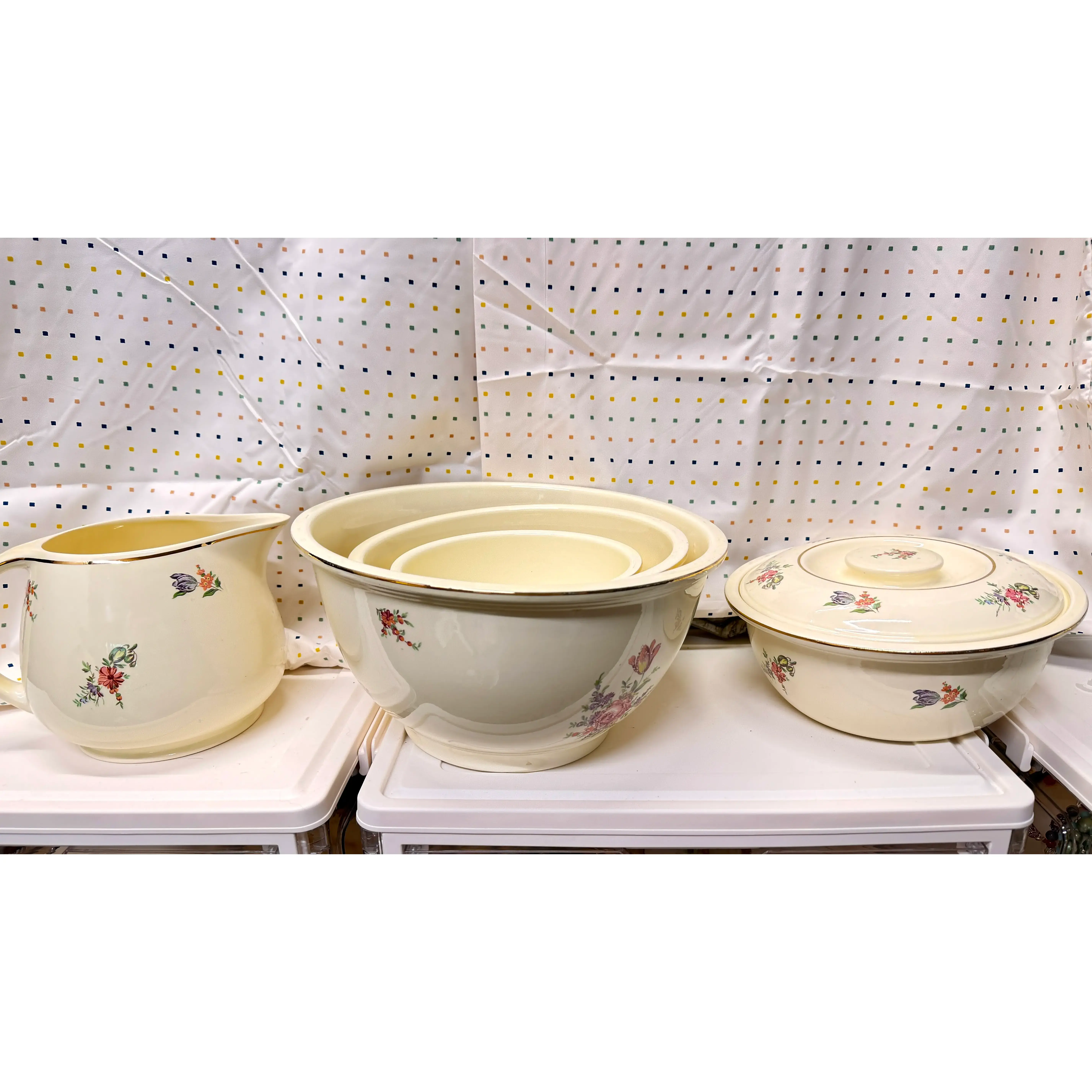 Vintage Household Institute Priscilla Ovenware Set – 3 Nesting Mixing Bowls, Covered Casserole & Pitcher – Floral Farmhouse Kitchen – 1940s 1950s