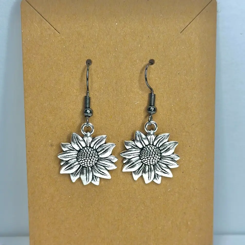 Detailed Sunflower Earrings