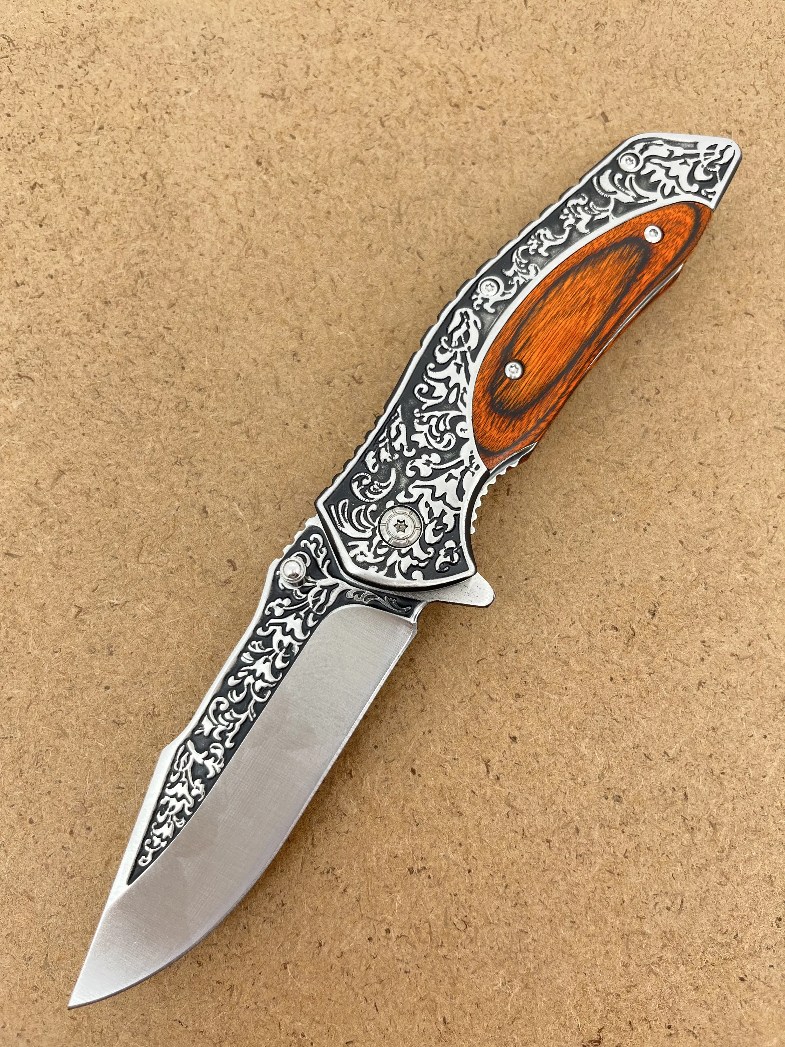 Folding Knife for Men, Stylish Patterned Stainless Steel Blade with Wood Handle - Portable outdoor camping gear