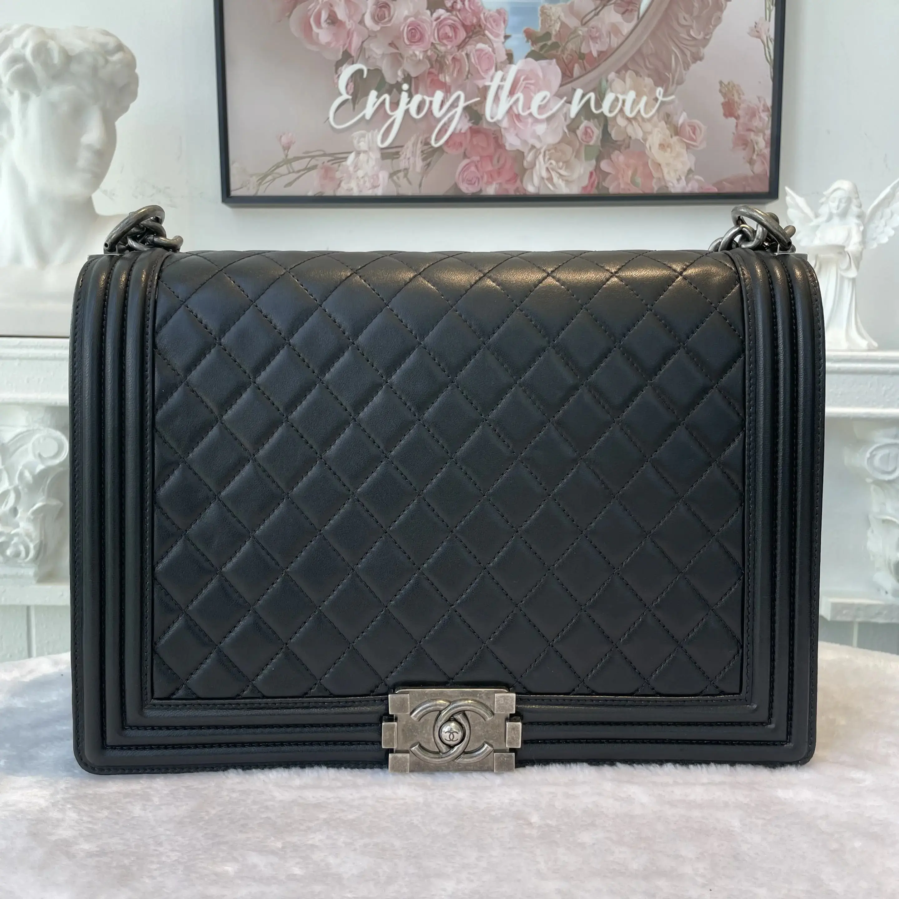 Pre-owned CHANEL Lambskin Shoulder Bags BJ11012050145 Leboy Maxi With Dark Matte Grey Colour Shoulder Bag Crossbody Bags
