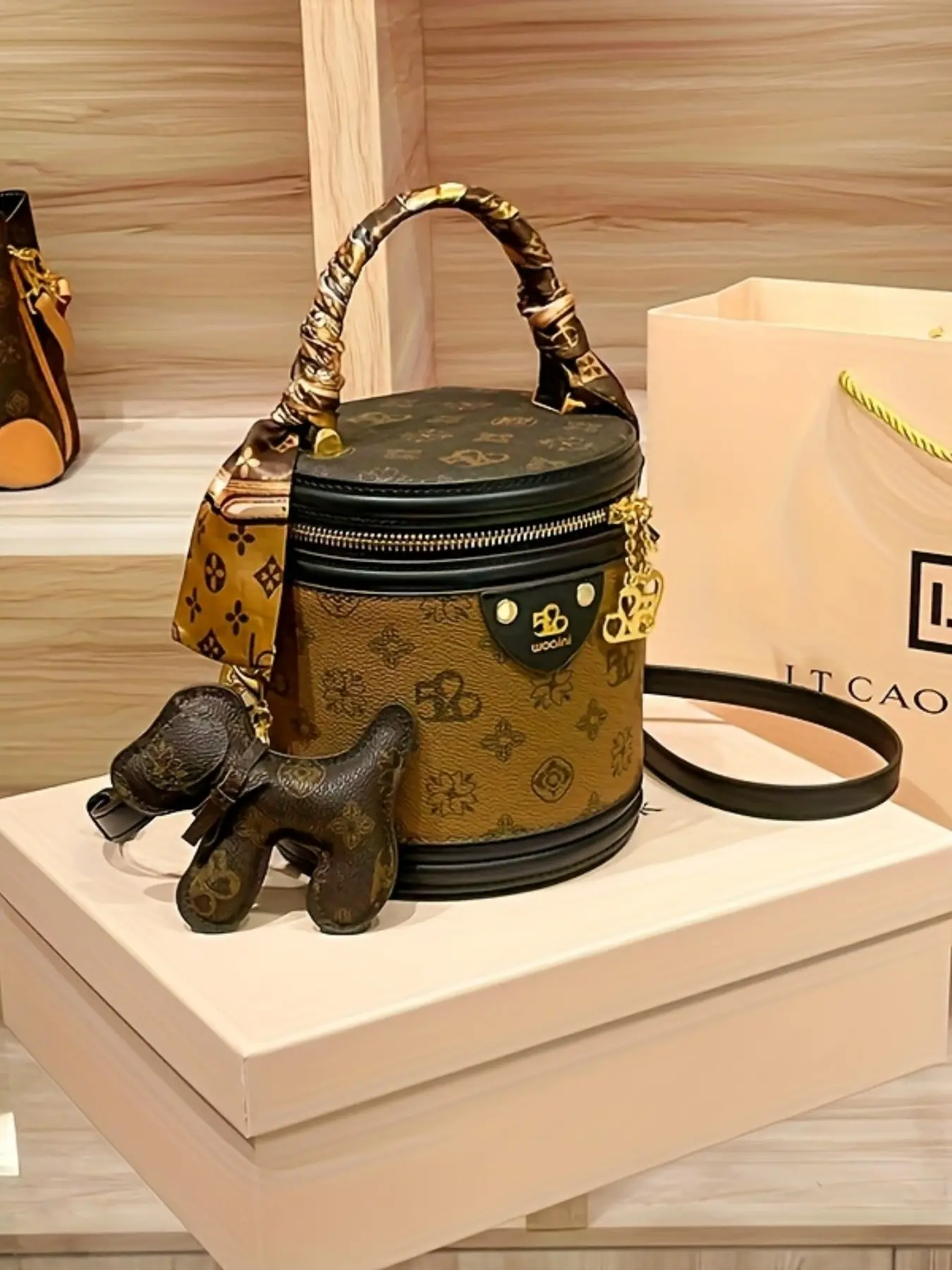 Fashionable Printed Women's Cylinder Handbag, Vintage Versatile Shoulder Bag, Daily Commute Crossbody Bag, Stylish Ladies' Accessory, Everyday Crossbody Bag, Chic Crossbody Bag