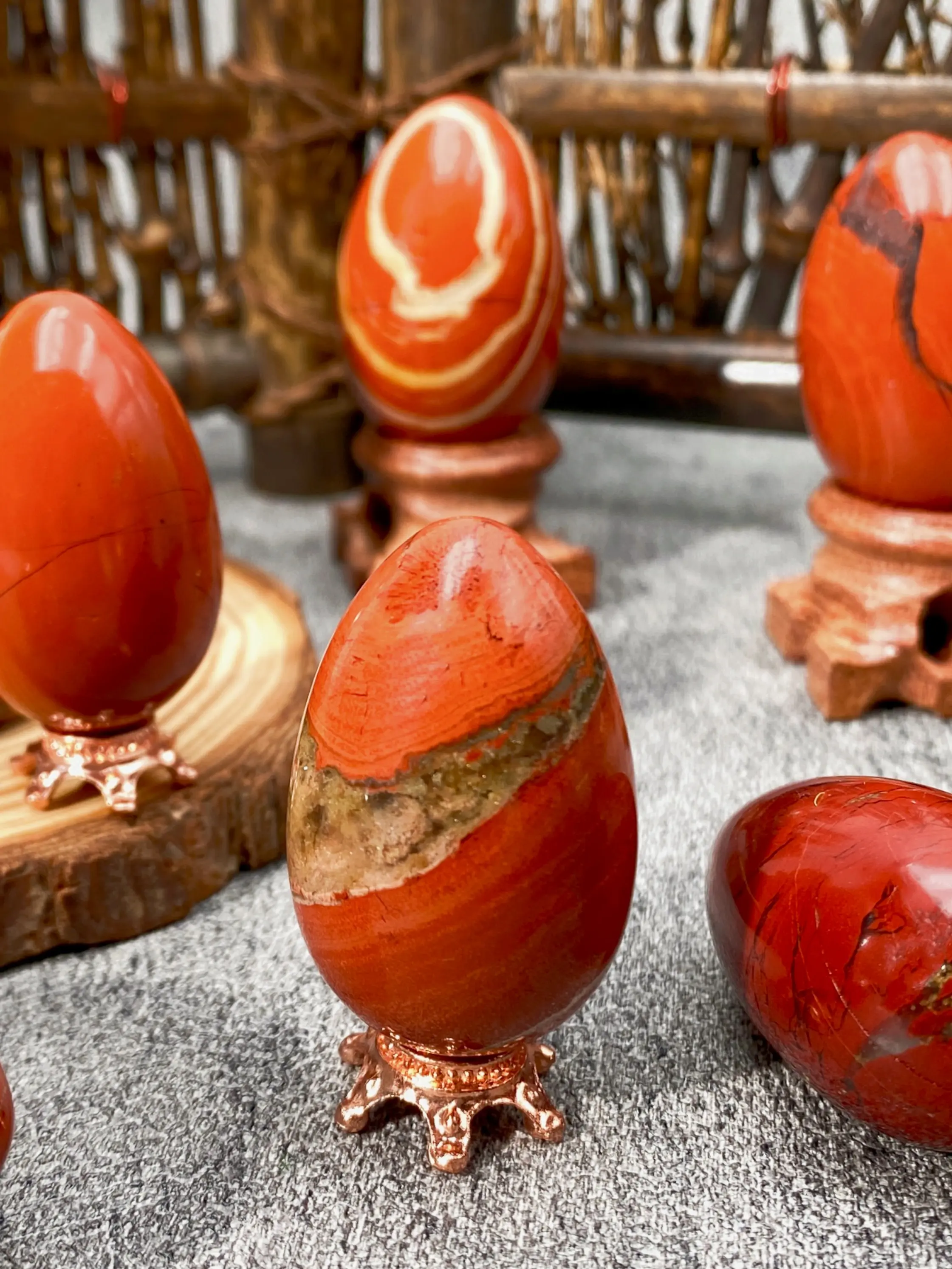 1PC Elegant Red Jasper  Egg Carving，Gift for Her, Desktop Decorations & Home Accent, Perfect Easter Present for Crystal Enthusiasts, Decorative Ornaments