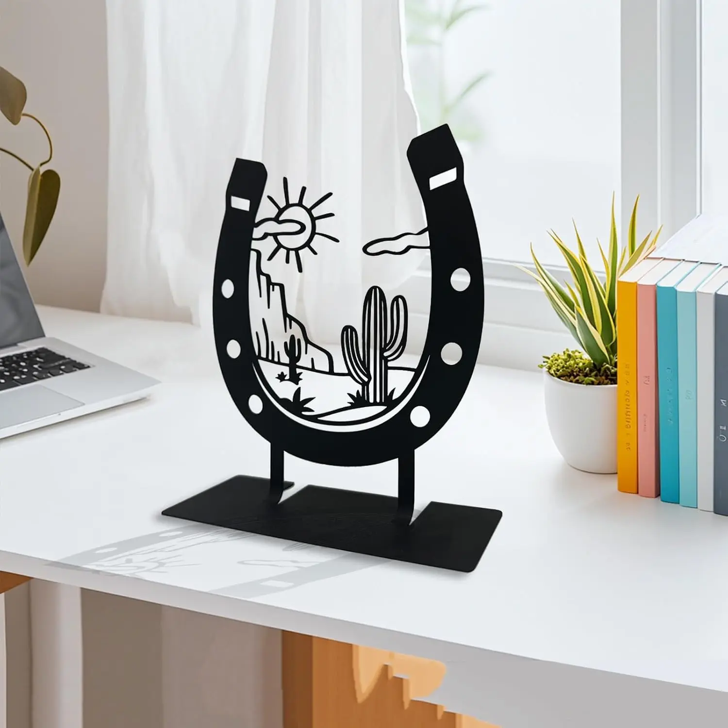 Metal Horseshoe Table Decor, Western Tabletop Decor, Metal Desert Table Top Decorations, Horseshoe Centerpieces for Tables, Cactus Artwork for Living Room Office