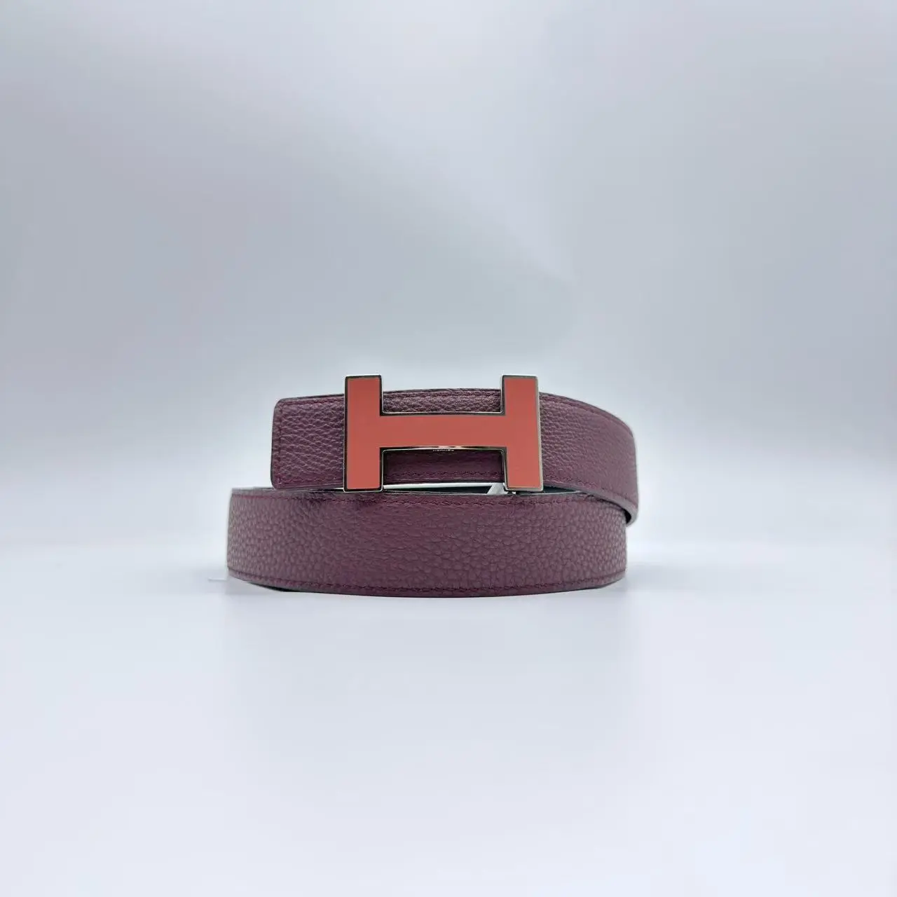 Pre-owned HERMES Cowhide Belt 32mm Width, Orange Red Buckle, Double Sided Black and Dark Red Leather, Style Q607