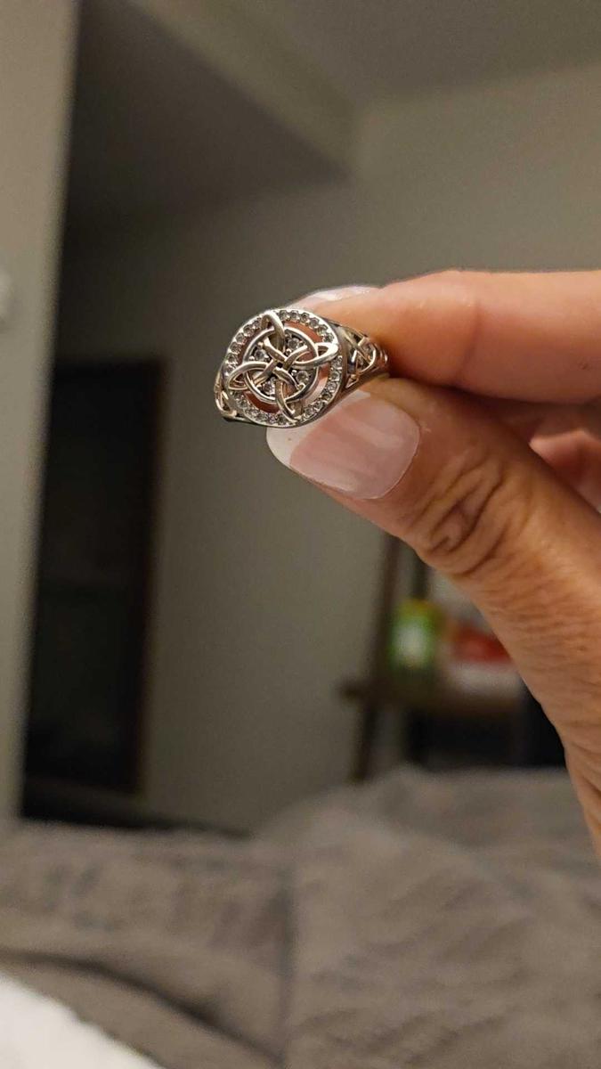 Item: Witch's Knot Ring, 8