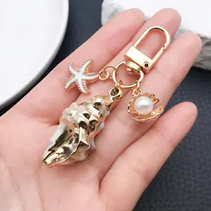 Natural Seashell Keychain Pendant – Golden Beach Style Conch Shell Craft Accessory & Car Keyring.