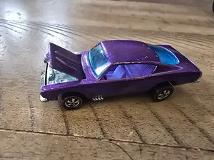 1968 Hot Wheels Redline Custom Barracuda Hong Kong Purple Interior    Hot Wheels REDLINE