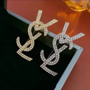 Elegant Broach for Women - Stylish Casual Accessory for Casual Wear, Versatile for Summer and Everyday Outfits - Comfort, Womenswear, Dress