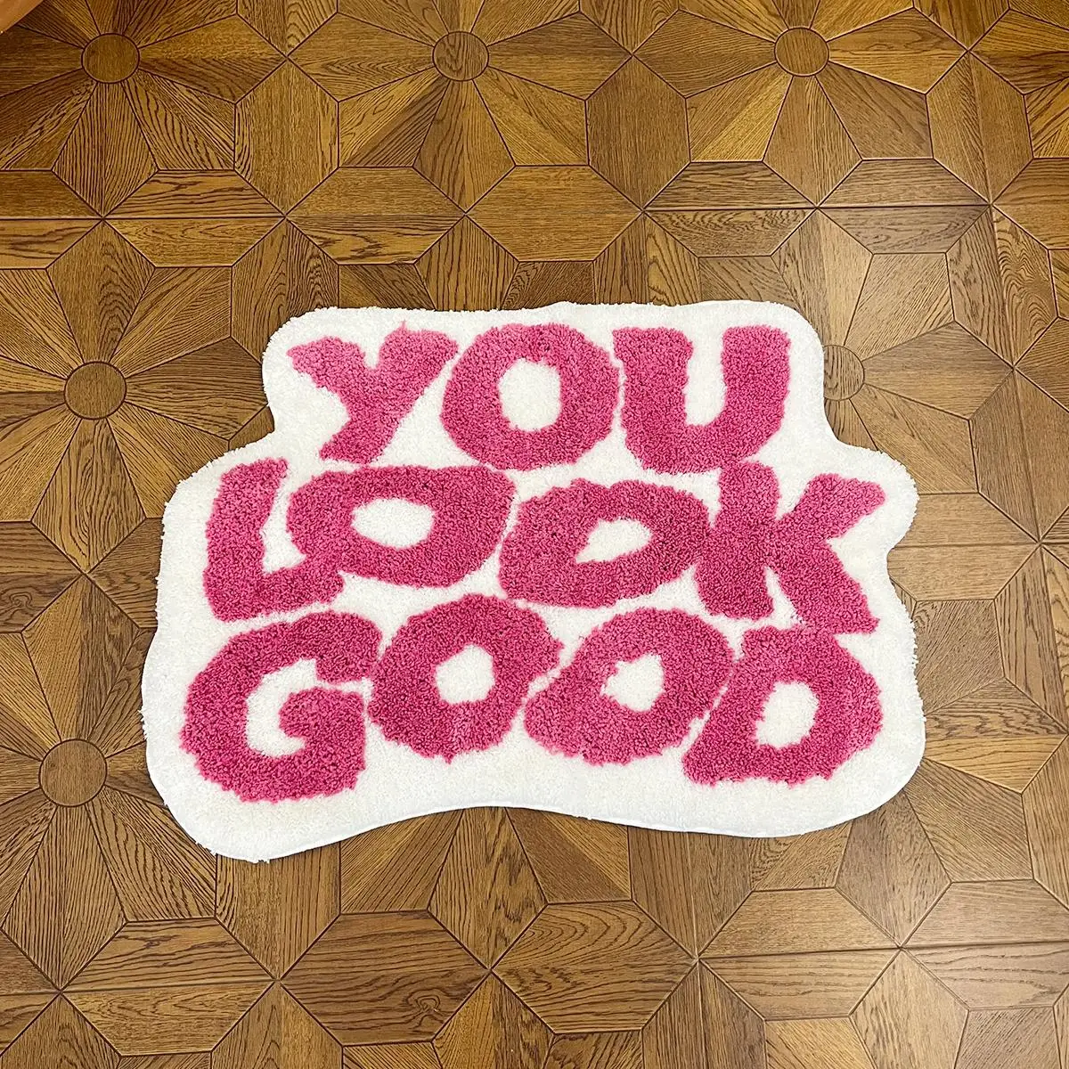 YOU LOOK GOOD Letter Slogan Pattern Plush Rug, 1 Count Special Shaped Floor Mat, Decoration Rugs for Home Bedroom Living Room, Cozy Room Accessories
