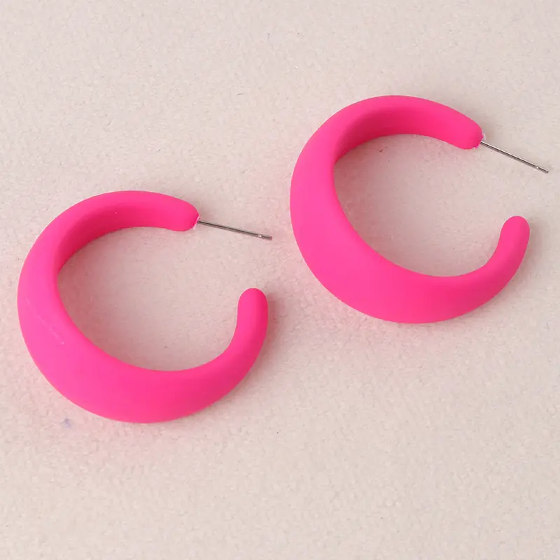 Women's C-Shaped Chunky Matte Geometric Earrings - Colorful Macaron, Brightly Colored, Pink, Minimalist Lacquered, Skin-Friendly, Versatile for Daily Wear, Colorful Macaron Earrings, Brightly Colored Earrings