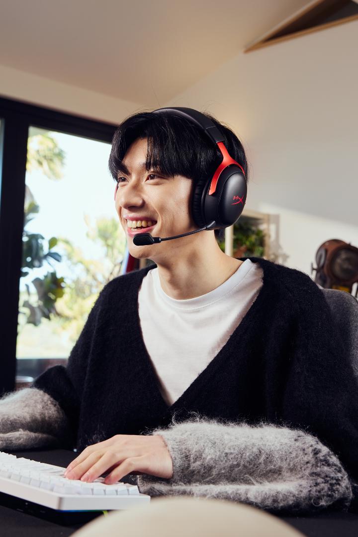 HyperX Cloud III S - Wireless Gaming Headset