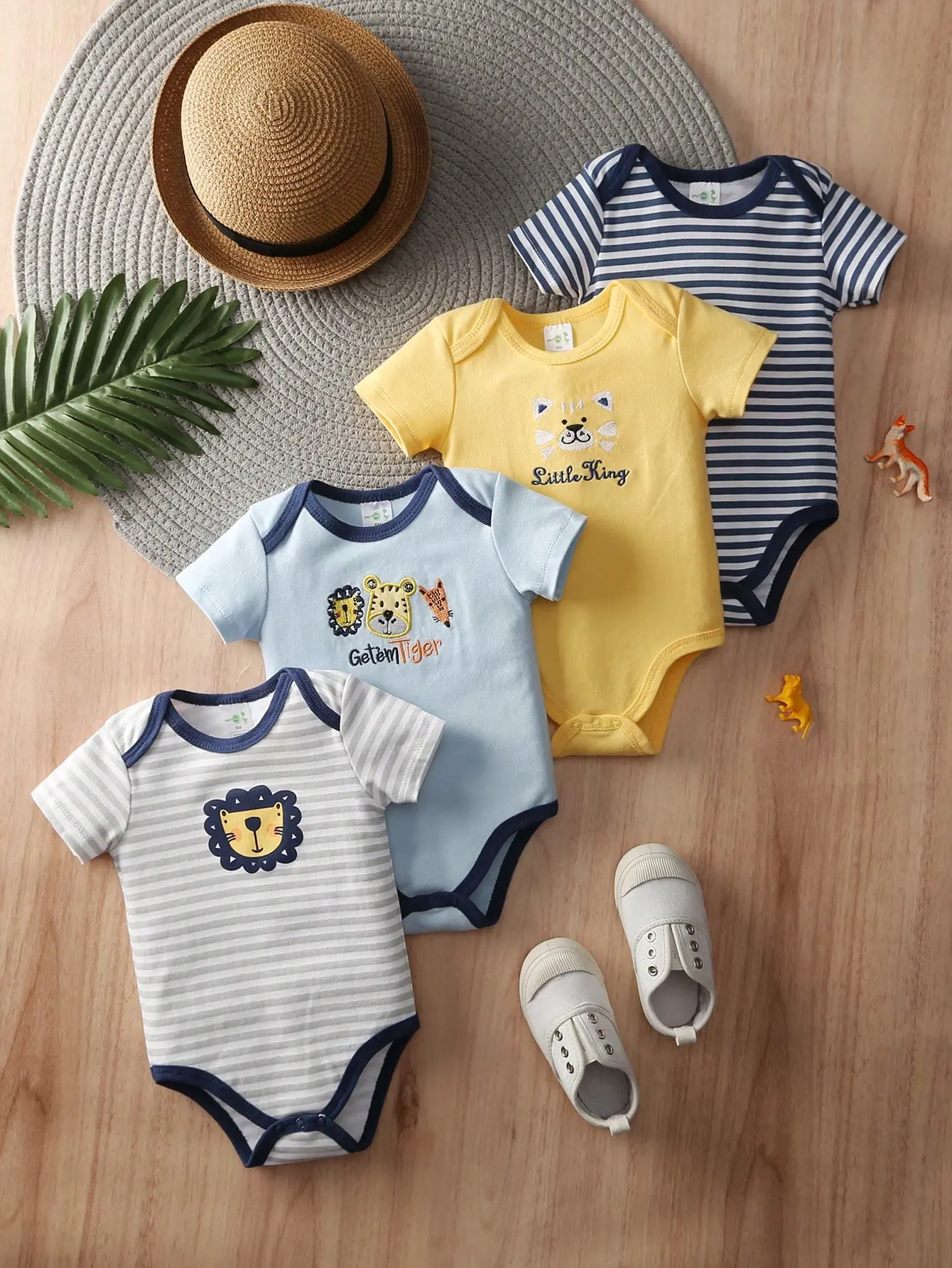 4-piece baby triangular jumpsuit, short-sleeved cotton jumpsuit for boys, daily home wear, cute animal sports and crawling wear
