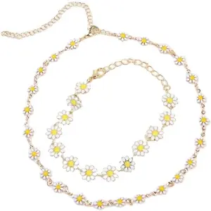 Daisy Flower Necklack Bracelet for Women Bohemian Enamel Daisy Choker Necklack Bracelet Handmade Gold Daisy Spring Sunflower Daisy Bracelet for Women Party Beach Jewelry Set