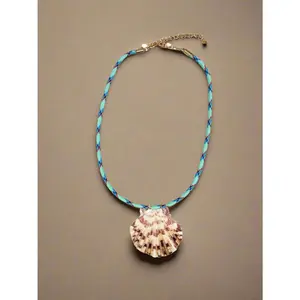 Large Shell Paracord Charm Necklace - Elegant Design with Shell and Cord Accents, Ideal for Any Occasion