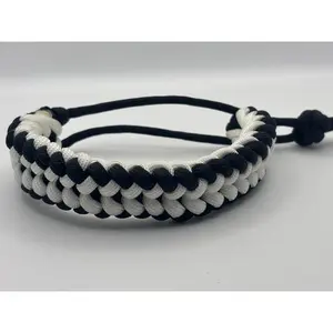 Handmade Grin of a Wolf Paracord Bracelet (Black/White)