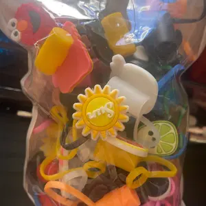 Straw toppers