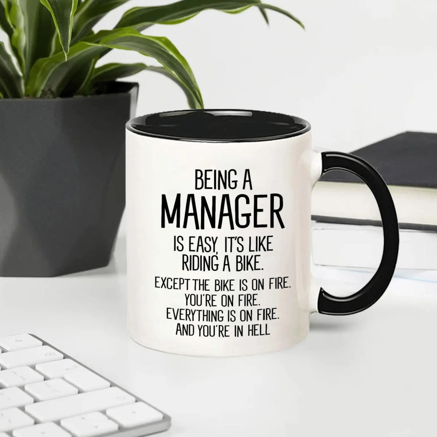 1pc Humor Ceramic Mug-11 Oz Black And White Coffee Cup Printed with The Text "It'S Easy to Be a Manager", Comes with a Gift Box, Suitable for a Funny Gift for Boss, Dad, Mom, Colleague Or Manager