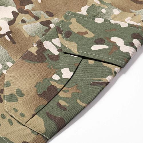 Men’s cargo shorts — new for summer. Camouflage tactical shorts with multiple pockets and a loose fit; knee-length streetwear casual design featuring distinctive cargo pocket details, buttons, and buckles—perfect for summer leisure and street gatherings.