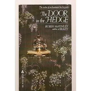 USED-The Door in the Hedge by Robin McKinley (Paperback)