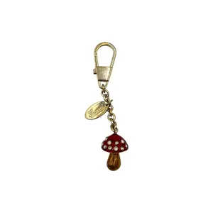 Pre-owned METAL Bag Accessories GUCCI GOLD MUSHROOM CHARM