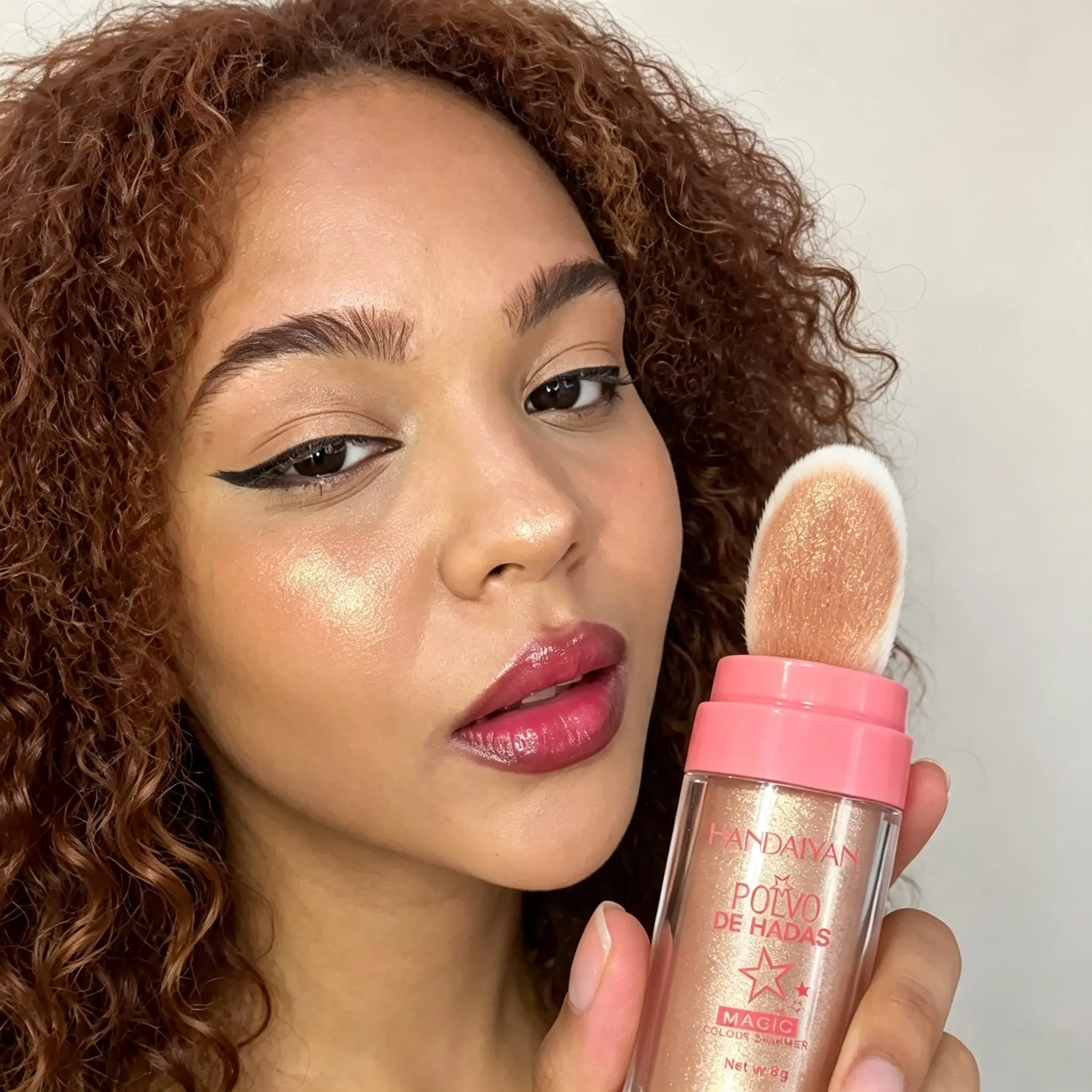 Full Body Pearlescent Fairy Dust Highlighter, Sparkly Glitter for Eyes Lips Hair Skin, Long Wear Light Non-Greasy Glow Makeup, Summer Festival & Party Essential  ,     pearly highlighter  ,        highlighting powder   Sponge   with