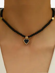 One pendant necklace, a delicate handmade black bead string pendant heart-shaped pendant collar necklace for women, suitable for parties, music festivals and all occasions, featuring fashionable and simple design.