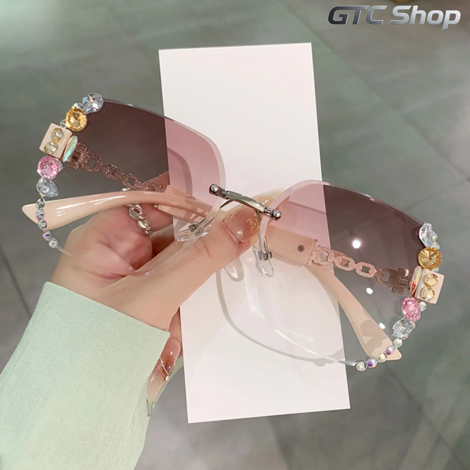 2026 New Arrival Women Rhinestone Embellished Sunglasses, Designer UV Protective Face Slimming Shades, Flattering for Round & Large Faces Ideal for Driving Daily Wear #summervibes