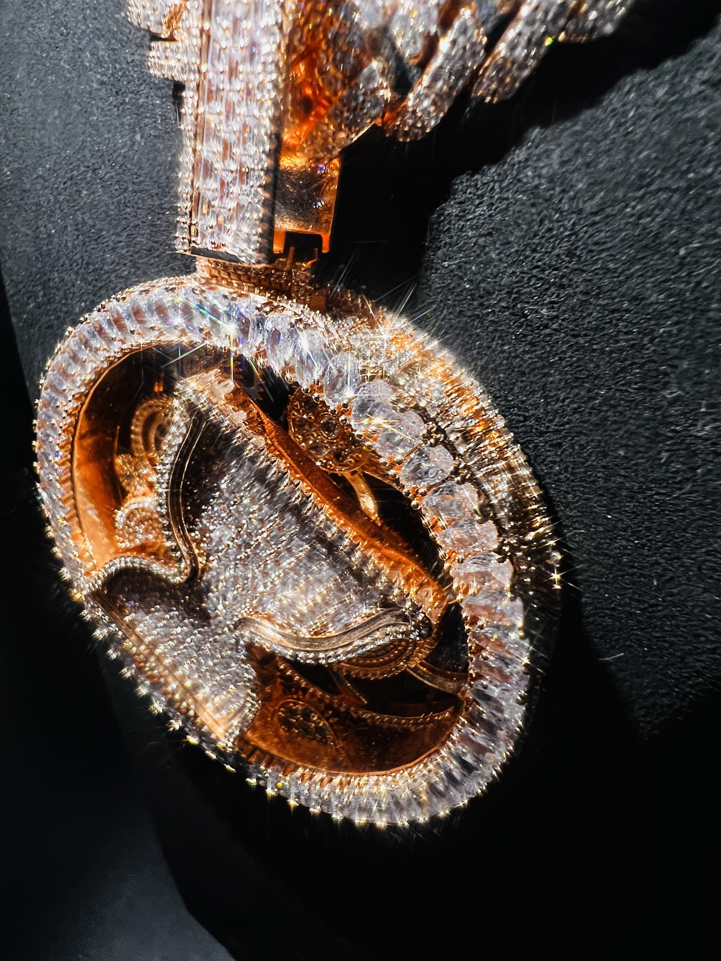 Luxury Rap Singer Customized Hourglass Jewelry VVS High Beauty Quality Rotating Hip Hop Hourglass Iced Personalized Customized Full Diamond Pendant, Valentine's Day Easter Anniversary Gift Jewelry