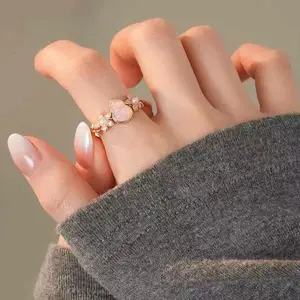 Peach and cardamom ring for women, exquisite hollow inlaid artificial pearl ring