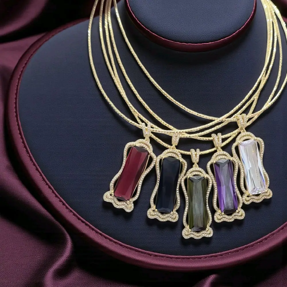Aros medida 16 inches con dijes grandes de diferentes colores. Laminado de alta calidad