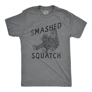 Mens Smashed Squatch T Shirt Funny Drunk Big Foot Sasquatch Beer Drinking Joke for Guys Mens Funny T Shirts Cool Vintage Fashion T-Shirt Gift Classic Menswear Drinking Apparel for Men Funny Beer Short Sleeve Dark Grey