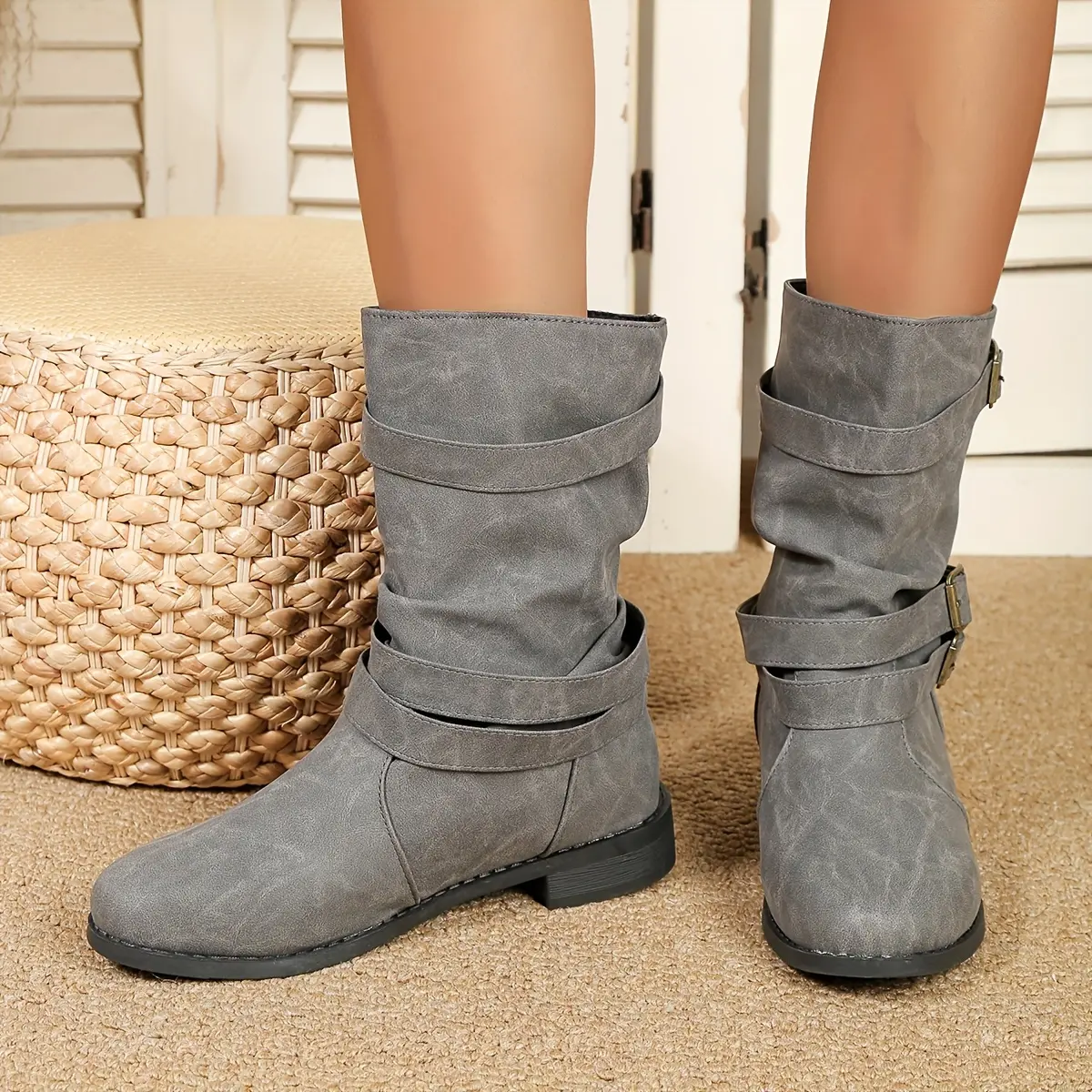 2022 New European and American Style Autumn Winter Large Size Pointed Toe Buckle Roman Stacked Boots Women Girl Walking Shoes Footwear