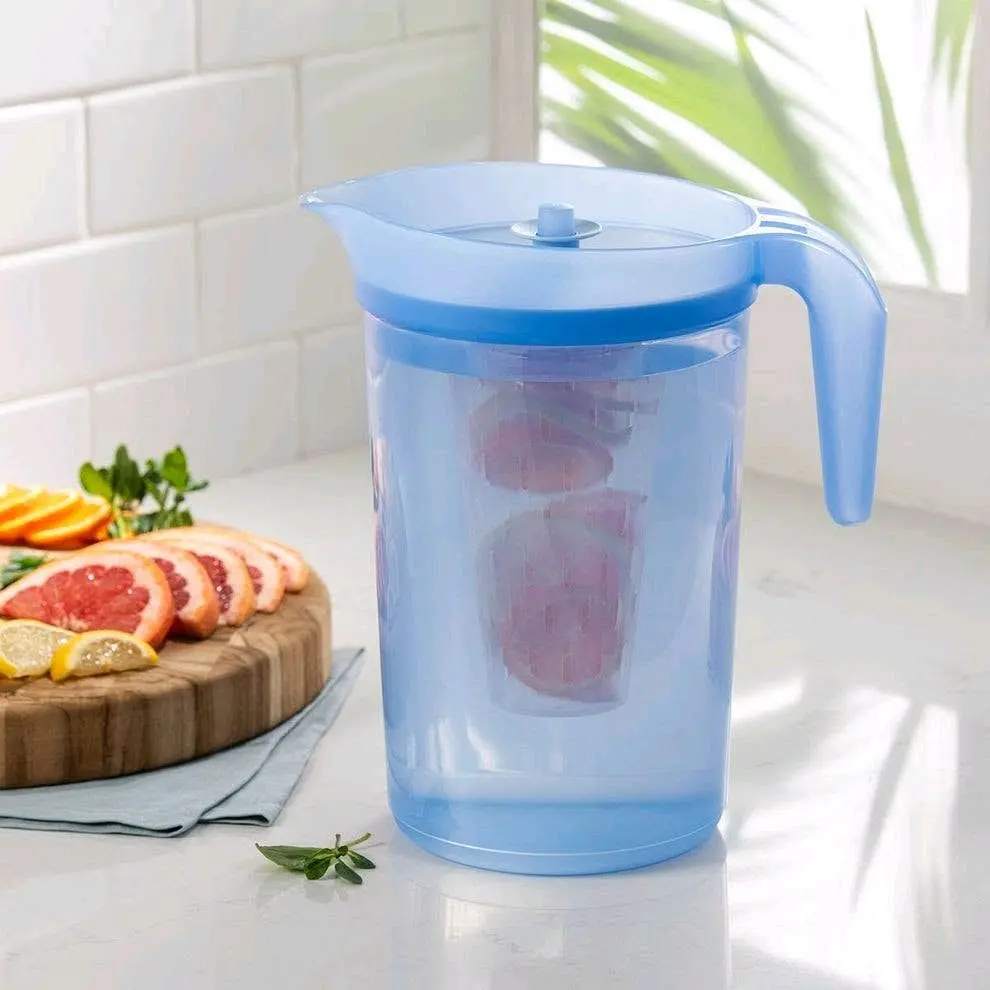 Tupperware 1 Gallon Pitcher Tupperware 1 Gallon Pitcher