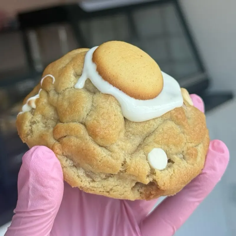 Banana pudding stuffed cookie