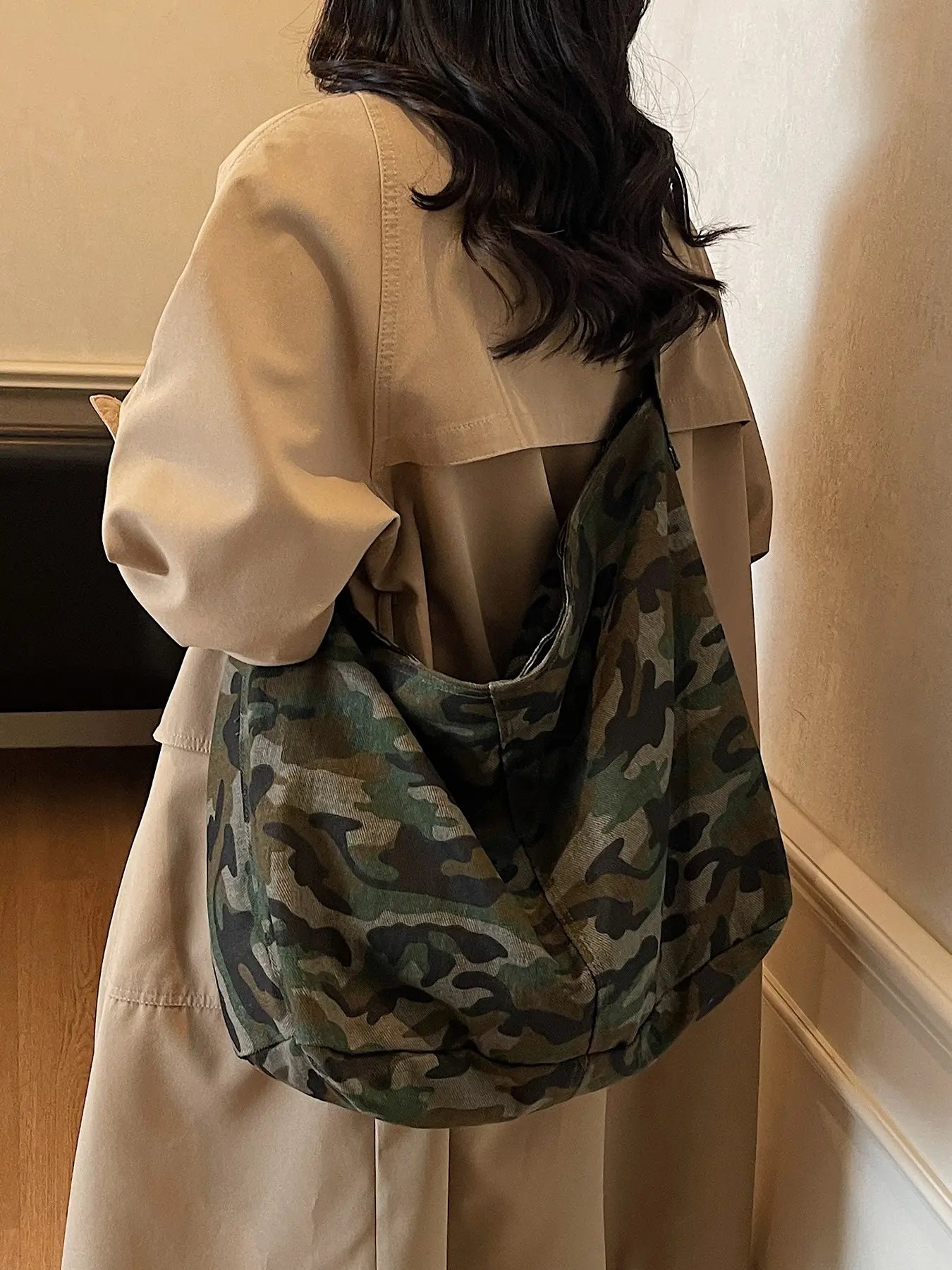 Casual style simple camouflage pattern tote bag, foldable and versatile texture large capacity shoulder bag, wide shoulder strap design, accommodates files and tablets, suitable for commuting and shopping, Casual everyday bag, Casual commuter bag