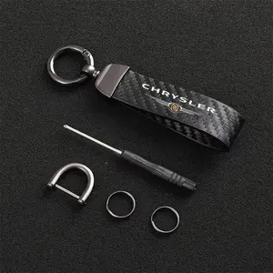 Carbon Fiber Leather Keychain Car Keychain Horseshoe Buckle Jewelry For Chrysler 300c 300 Pacifica 200 Sebring PT Cruiser