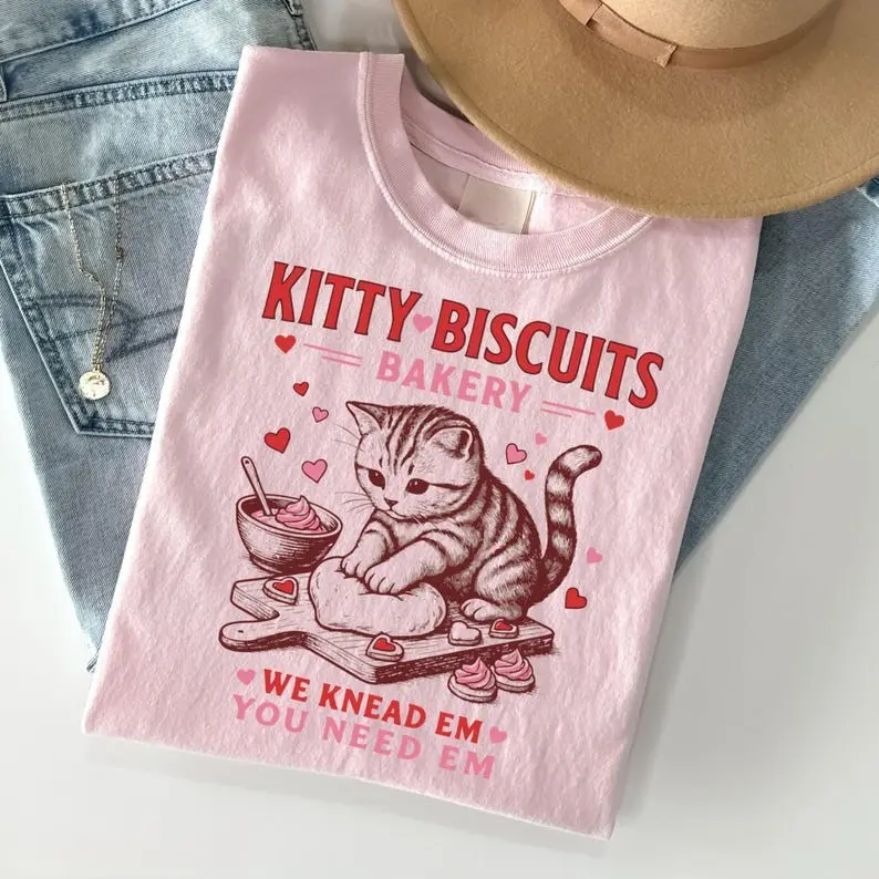 Lady's Checkered Kitty Biscuits Graphic Fitted Crew Neck Shortsleeve Cotton T-Shirt - Casual Wear, Cold Wash, Bow Accent, Funny Valentine's Day Cat Lover Gift, Stylish Women's Top