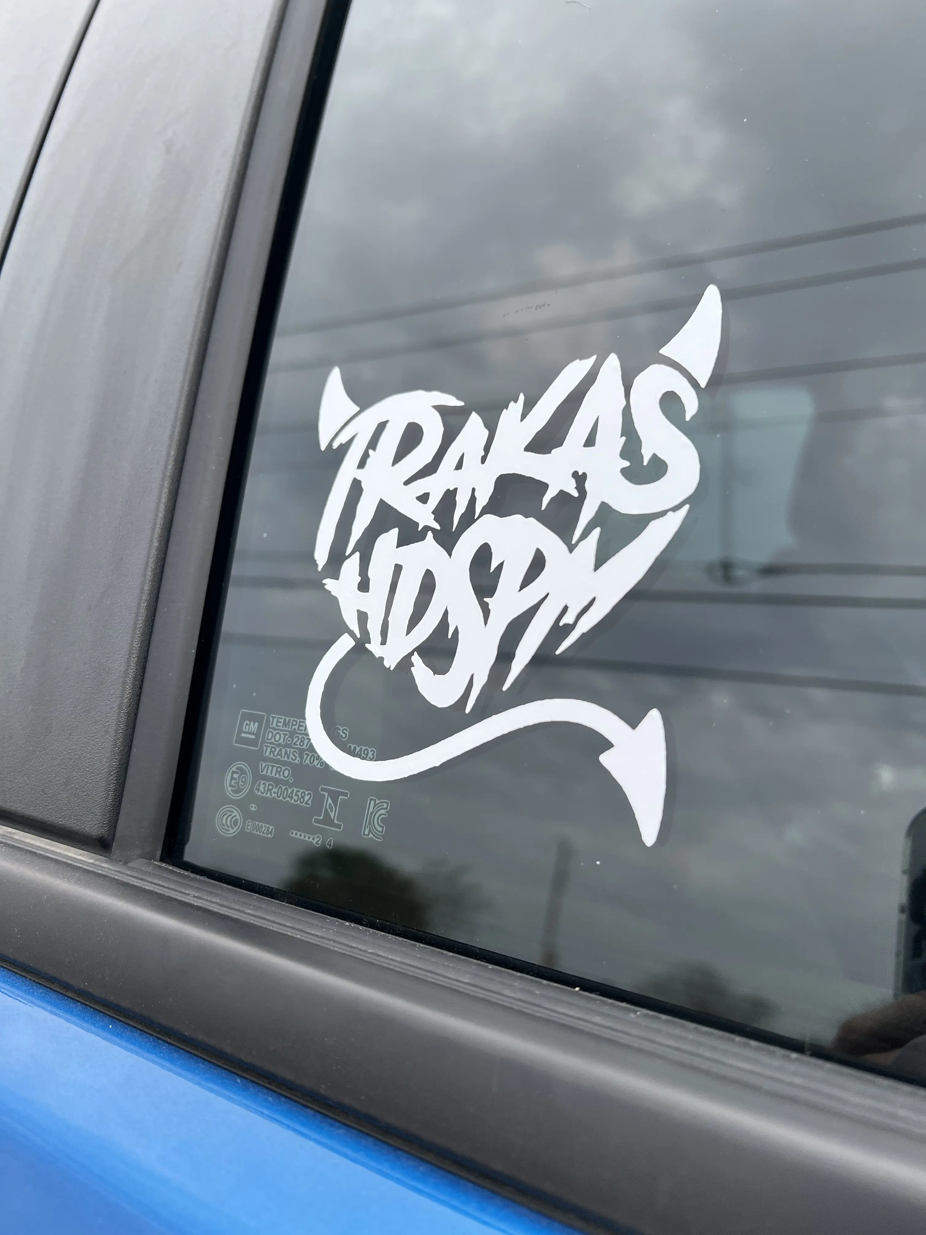 TRAKAS HDSPM Horn and Tail White Vinyl Car/Window/Door Decal