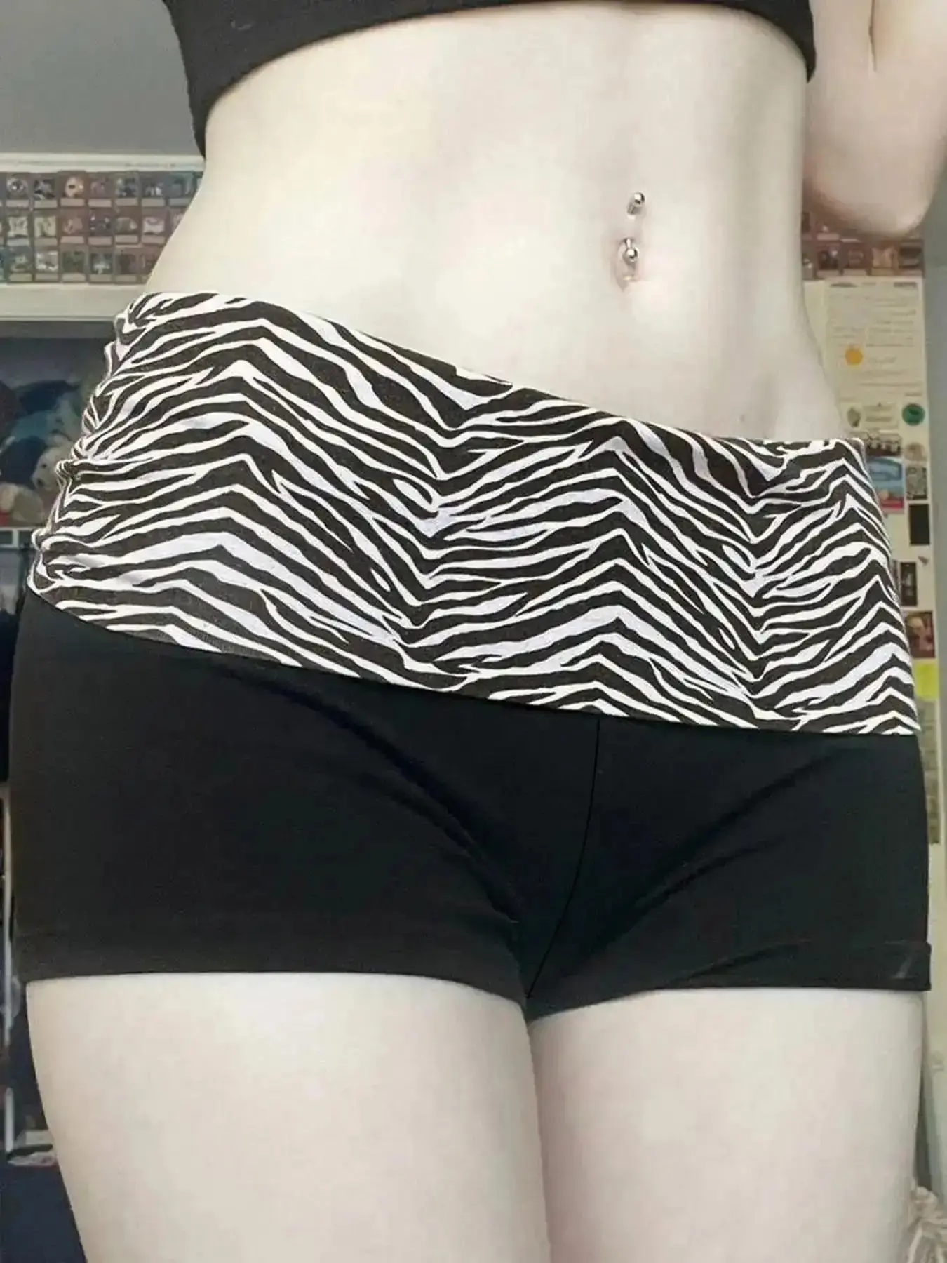 Retro Women's Zebra Striped Low Waist Rise Shorts, Retro Style Slim Fit Casual Bottoms, Activewear All Season Sporty Pants for Daily Wear, Modern, Elevated Basics, Athleisure, Lightweight, Elevated Basics, Classy