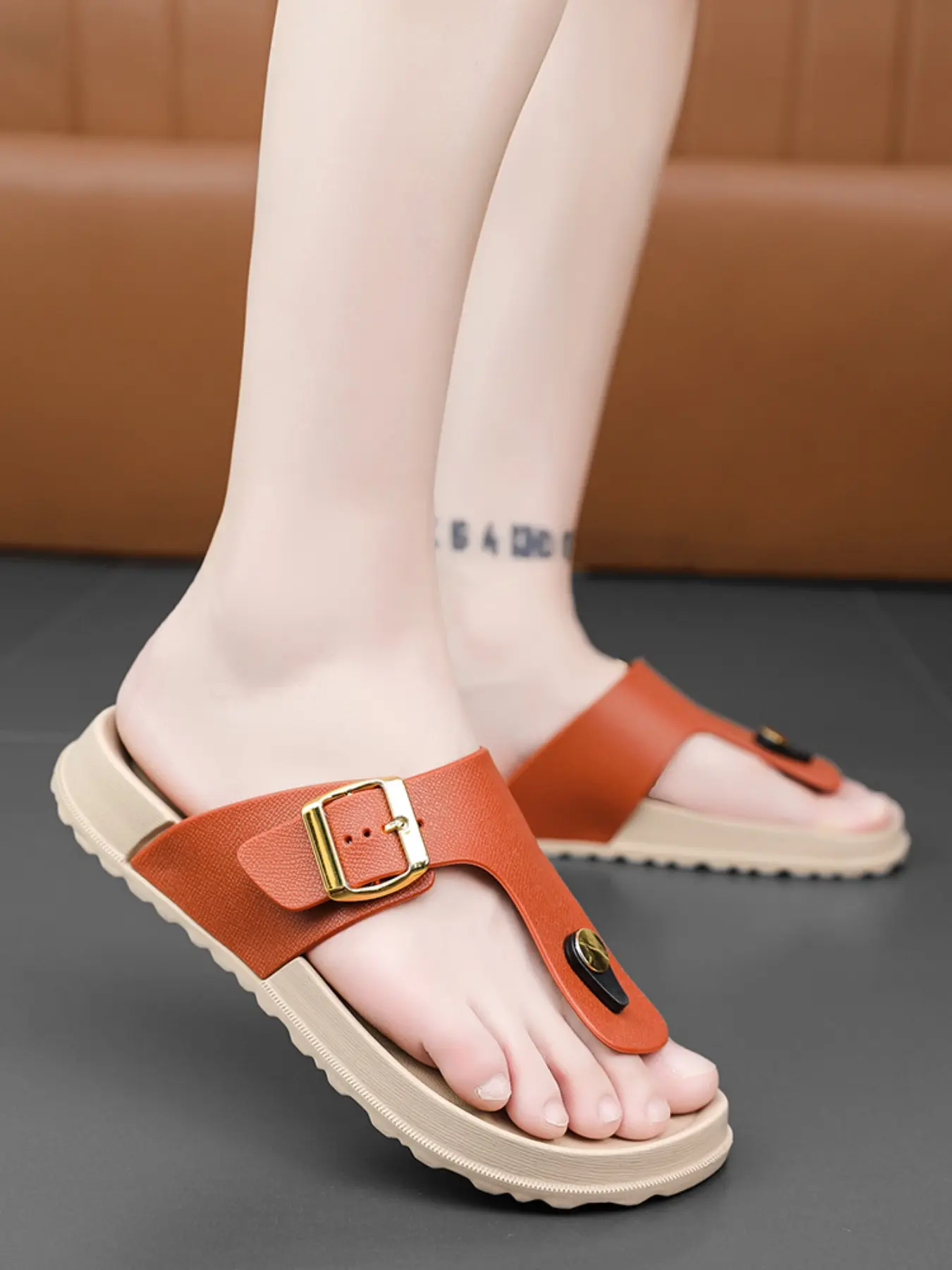 2026 Summer Men's Leather Beach Sandals - Soft, Durable, Lightweight, Casual, Flat, Open-toe Design, Sizes 40-45. Supports the Arch, Enhances Grip and Traction, Ideal for Beach and Pool Wear, Indoor and Outdoor.