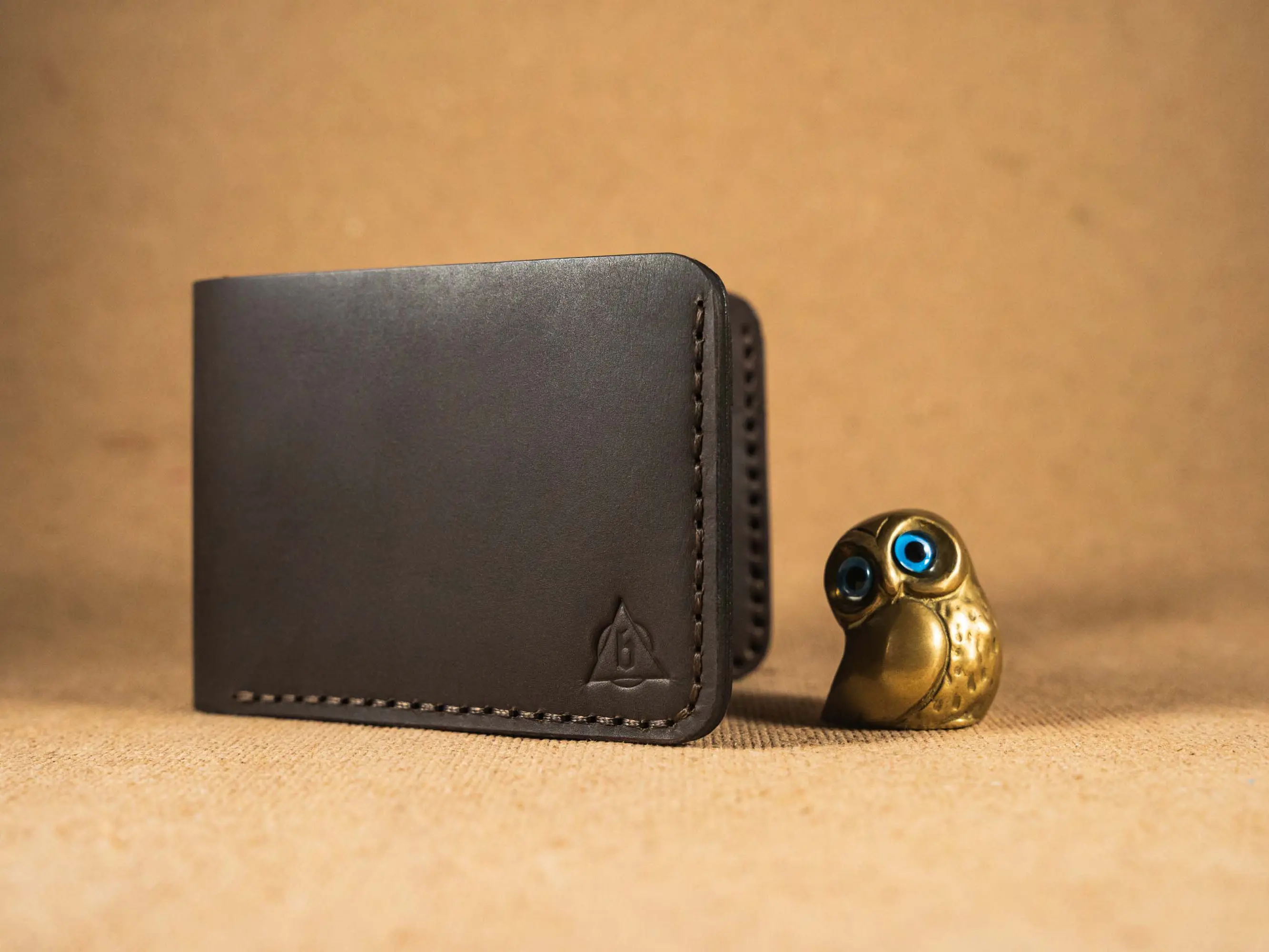Beel Men's Full Grain Leather Bifold Wallet - Handmade Hand-stitched, 6-8 Card Slots, 1 Cash Compartment, Ideal Men's Gift for Travel & Daily Use