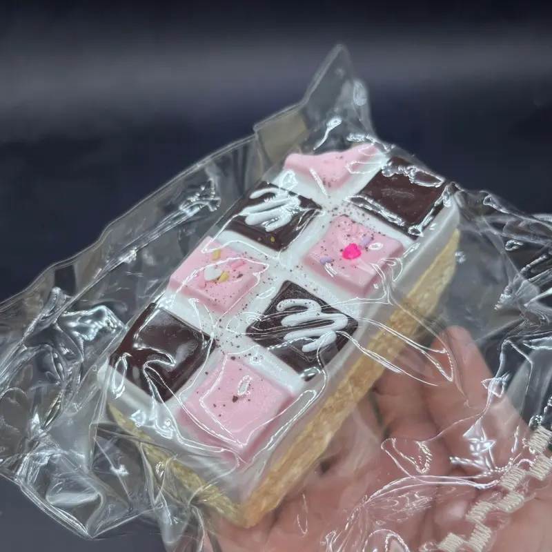 Frozen butter Large strawberry-choco chocolate bar cake taba squishy