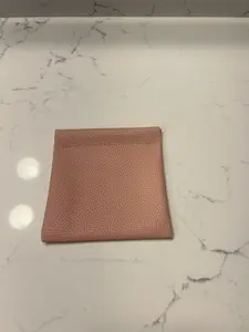 Small Kiss Closure Pouch pink