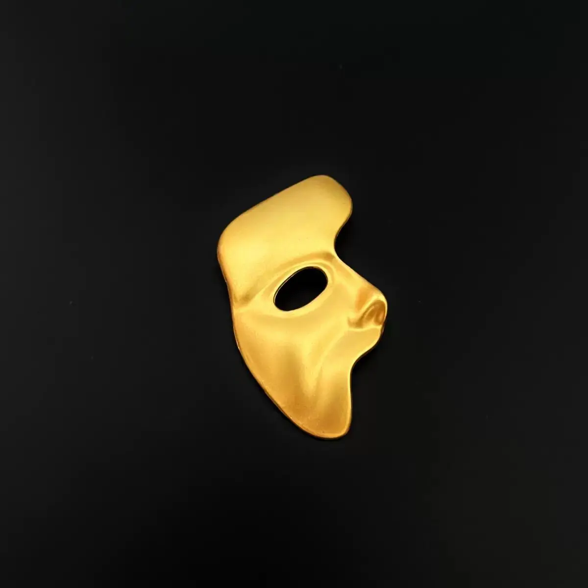 Mask brooch