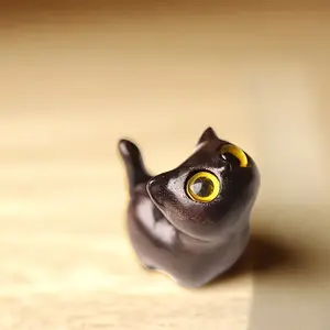 A Charming Wooden Cat Figurine, Handcrafted from Sandalwood, Perfect As a Pet Decoration for Home Rooms And Office Desks. an Ideal Valentine'S Day Gift, Suitable for Various Types of Rooms.