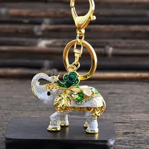 1pc 3D Creative Alloy Elephant Keychain - Stylish Bag Charm Keychain, Universal Car Interior Decoration Pendant, Gift-Ready Bag Buckle Accessory, Stylish Keychain